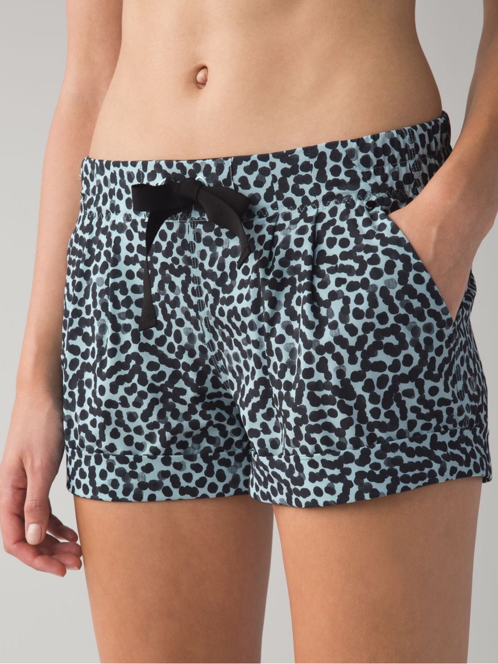Lululemon Spring Break Away Short *4-way Stretch Ace Spot tranquil blue black